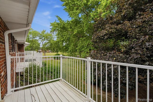 16842 Edloytom Way, Clinton Township, MI 48038