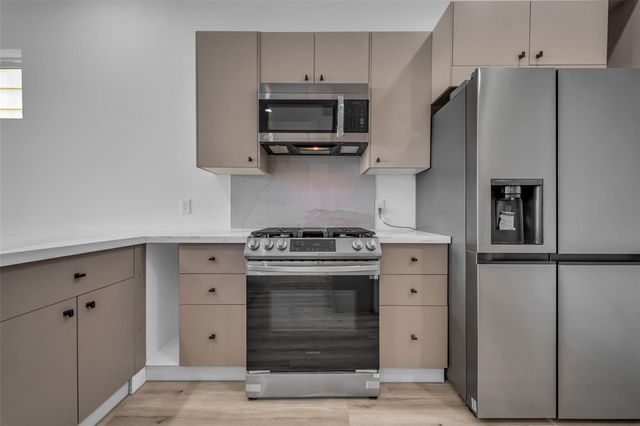 15000 S Richmond Avenue 6, Houston, TX 77082