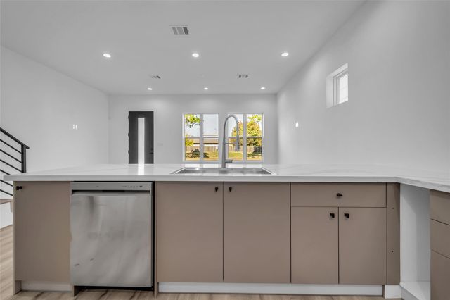 15000 S Richmond Avenue 6, Houston, TX 77082