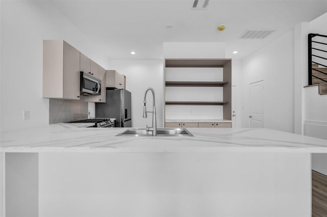 15000 S Richmond Avenue 6, Houston, TX 77082