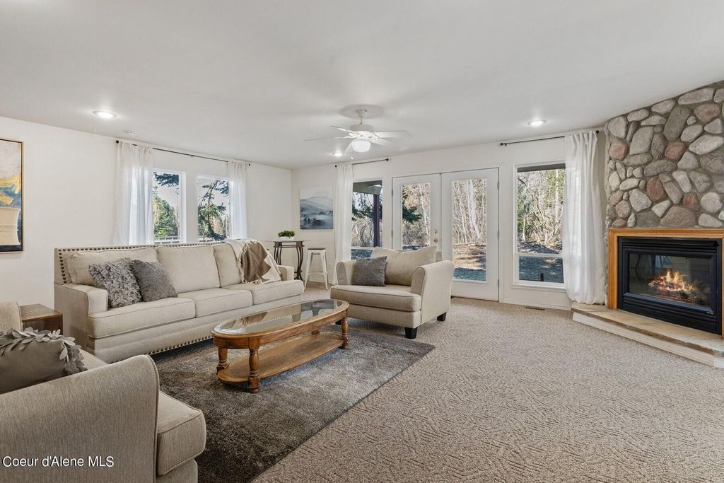 71 Freeman Ln, Hope, ID 83836