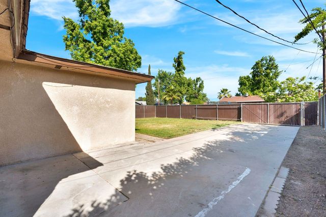2544 W Dakota Avenue, Fresno, CA 93705