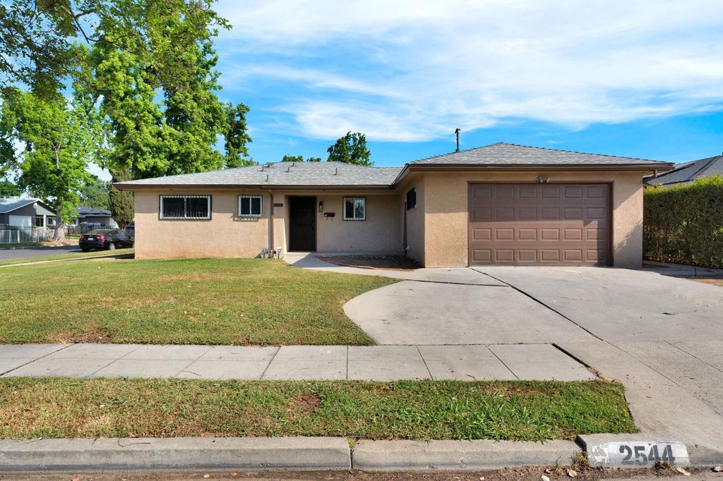 2544 W Dakota Avenue, Fresno, CA 93705