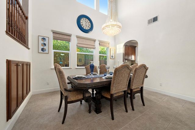 5660 John Runge St, Sacramento, CA 95835