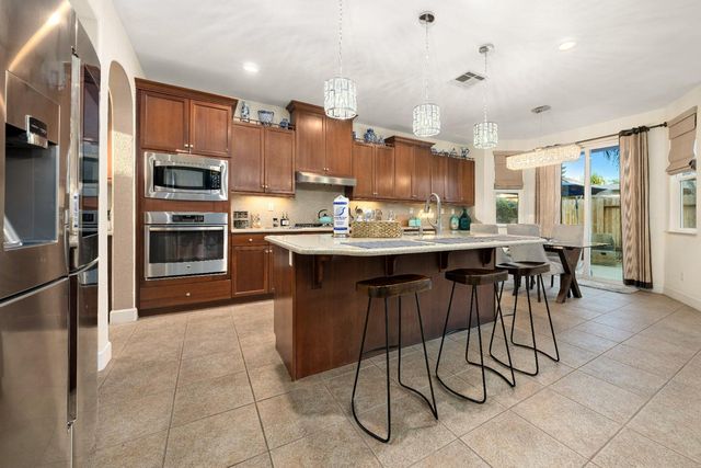 5660 John Runge St, Sacramento, CA 95835