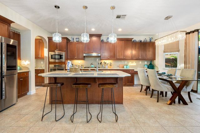 5660 John Runge St, Sacramento, CA 95835