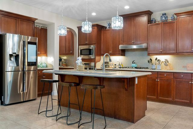 5660 John Runge St, Sacramento, CA 95835