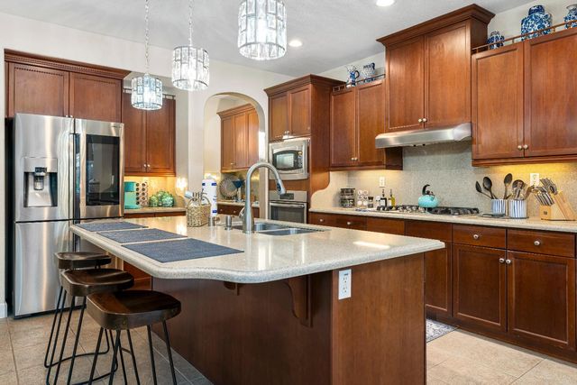 5660 John Runge St, Sacramento, CA 95835