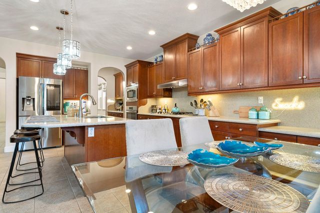 5660 John Runge St, Sacramento, CA 95835