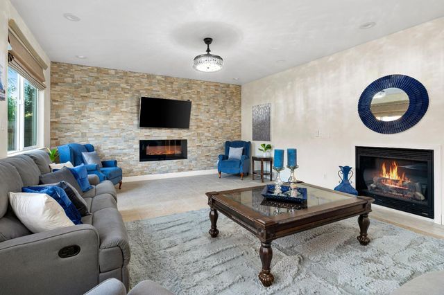 5660 John Runge St, Sacramento, CA 95835