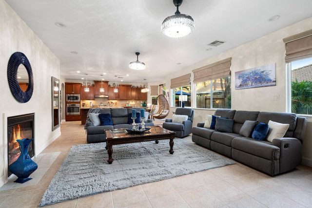 5660 John Runge St, Sacramento, CA 95835