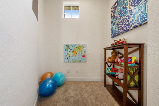 5660 John Runge St, Sacramento, CA 95835