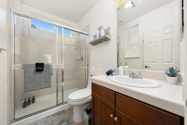 5660 John Runge St, Sacramento, CA 95835