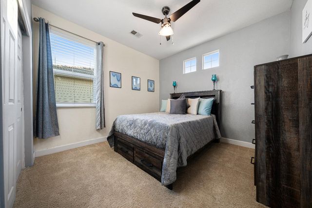 5660 John Runge St, Sacramento, CA 95835