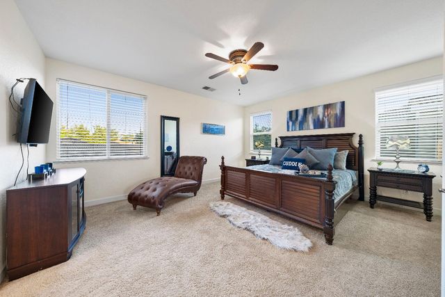 5660 John Runge St, Sacramento, CA 95835