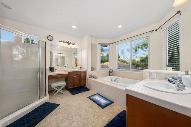 5660 John Runge St, Sacramento, CA 95835