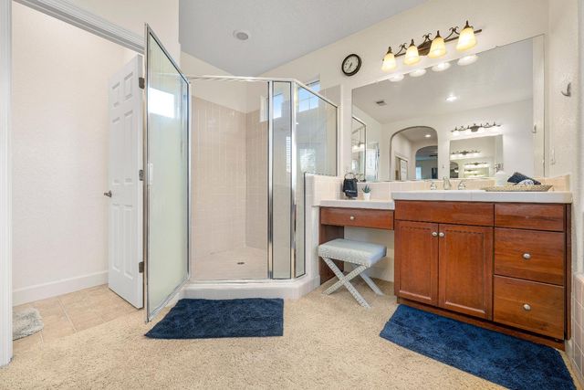 5660 John Runge St, Sacramento, CA 95835