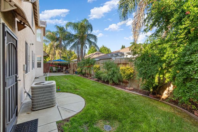 5660 John Runge St, Sacramento, CA 95835