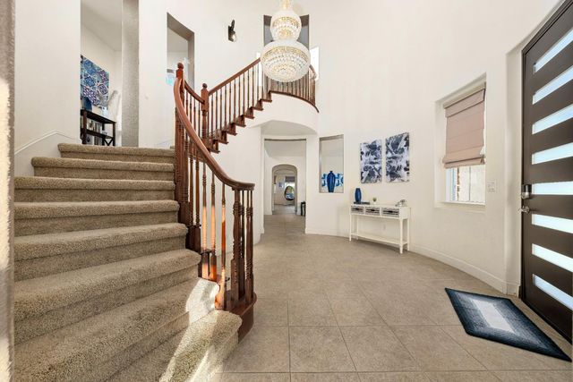 5660 John Runge St, Sacramento, CA 95835
