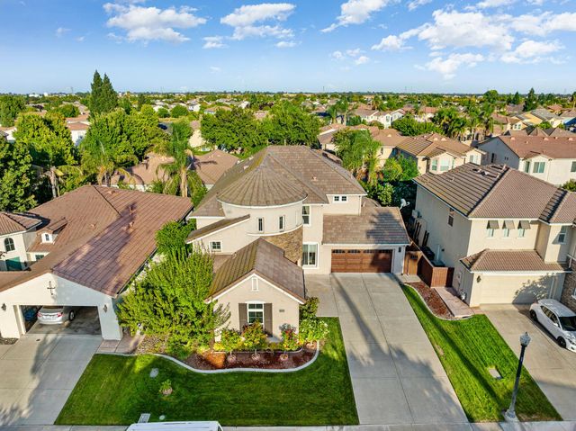 5660 John Runge St, Sacramento, CA 95835