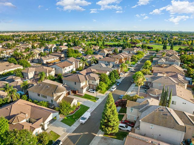 5660 John Runge St, Sacramento, CA 95835