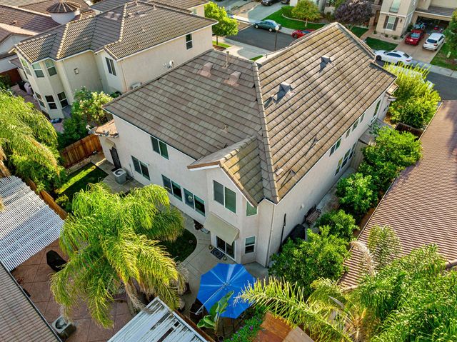 5660 John Runge St, Sacramento, CA 95835