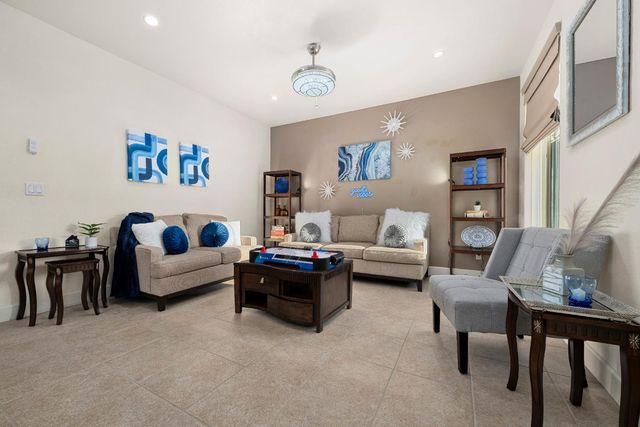 5660 John Runge St, Sacramento, CA 95835