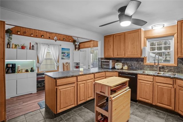 168 Knotty Oak Road, Coventry, RI 02816