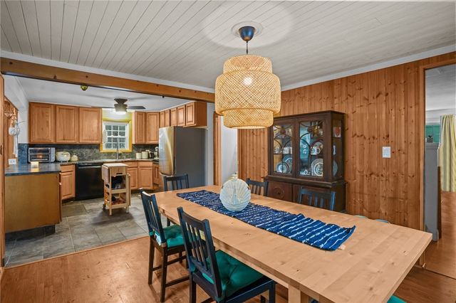 168 Knotty Oak Road, Coventry, RI 02816