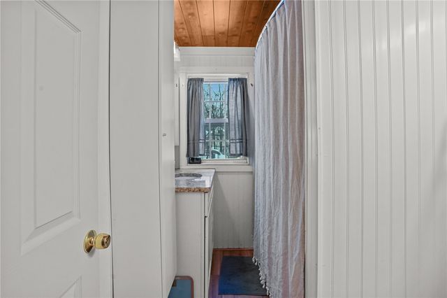 168 Knotty Oak Road, Coventry, RI 02816