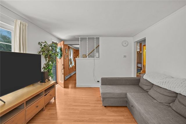 168 Knotty Oak Road, Coventry, RI 02816