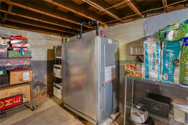 168 Knotty Oak Road, Coventry, RI 02816