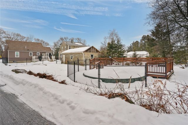 168 Knotty Oak Road, Coventry, RI 02816