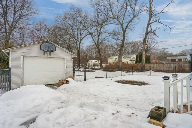 168 Knotty Oak Road, Coventry, RI 02816