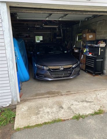 168 Knotty Oak Road, Coventry, RI 02816