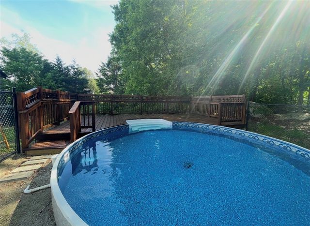 168 Knotty Oak Road, Coventry, RI 02816