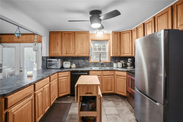 168 Knotty Oak Road, Coventry, RI 02816