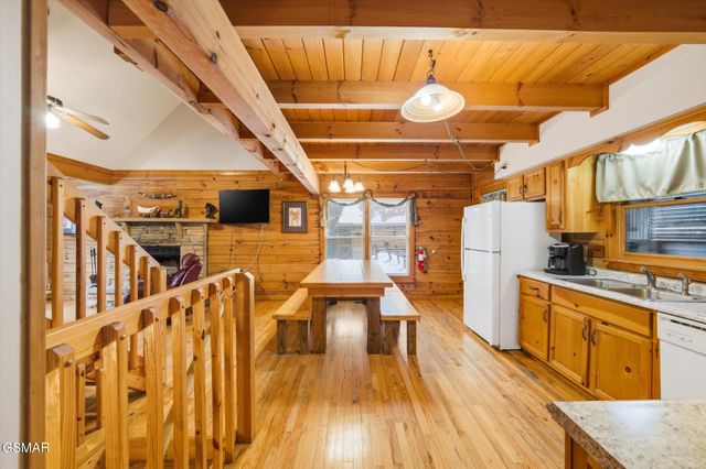 3542 Country Pines Way, Sevierville, TN 37876