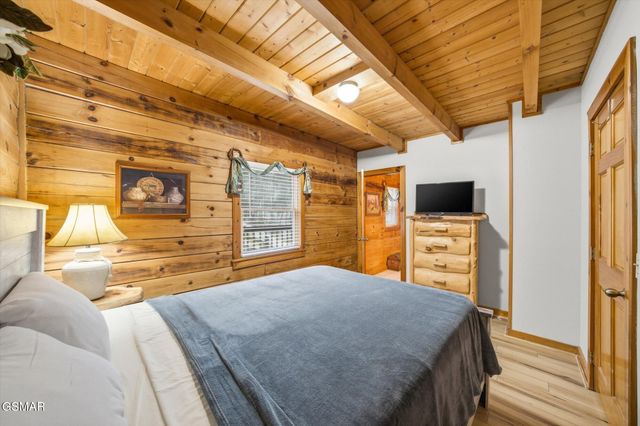 3542 Country Pines Way, Sevierville, TN 37876