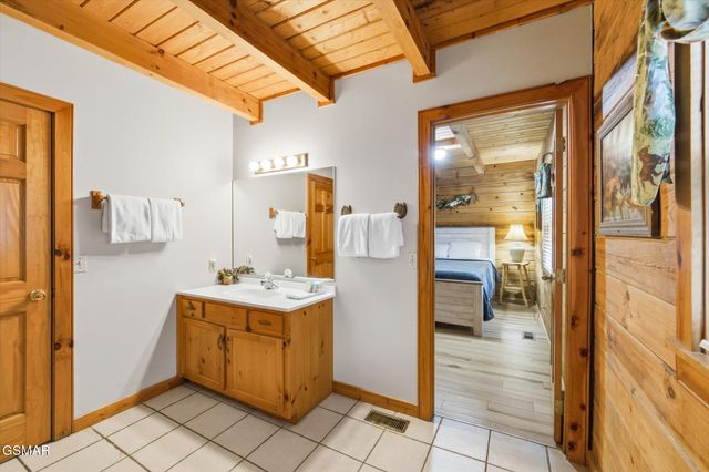 3542 Country Pines Way, Sevierville, TN 37876