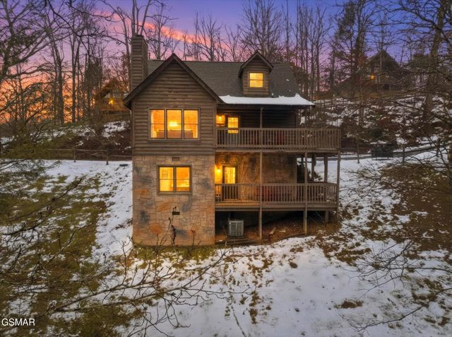 3542 Country Pines Way, Sevierville, TN 37876