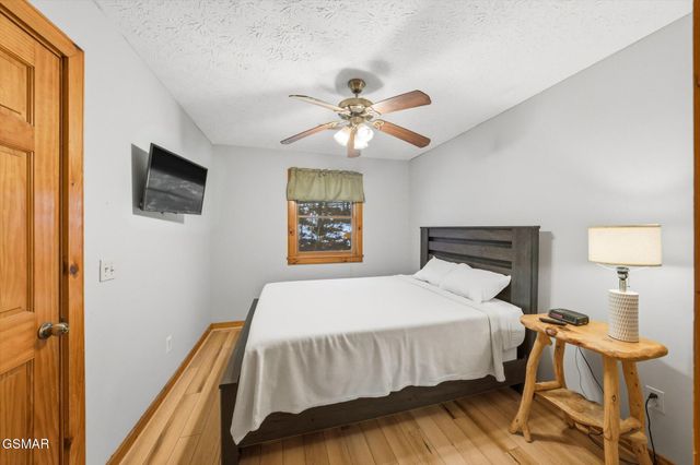 3542 Country Pines Way, Sevierville, TN 37876