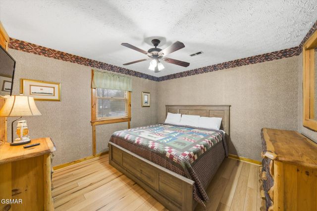 3542 Country Pines Way, Sevierville, TN 37876