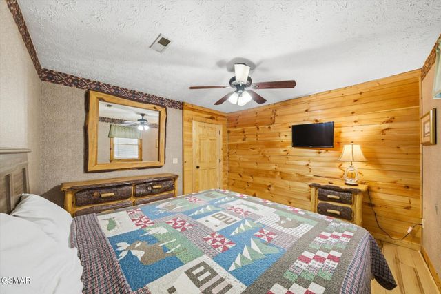 3542 Country Pines Way, Sevierville, TN 37876