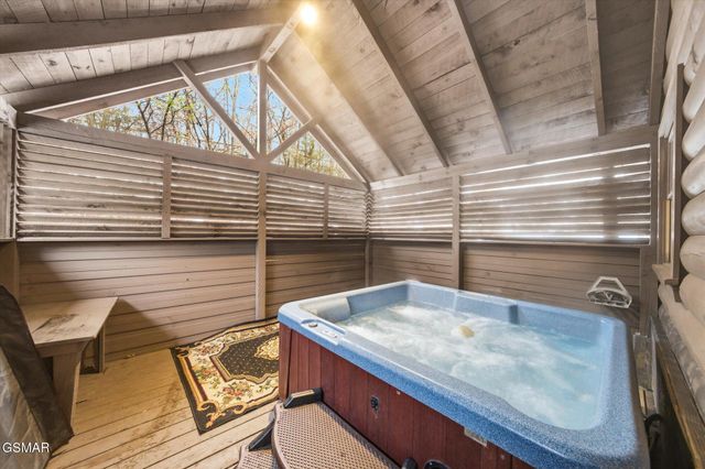 3542 Country Pines Way, Sevierville, TN 37876