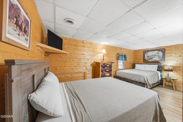 3542 Country Pines Way, Sevierville, TN 37876