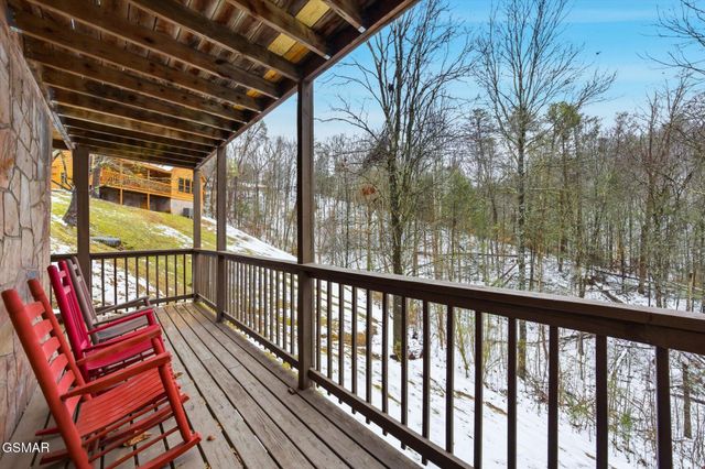 3542 Country Pines Way, Sevierville, TN 37876