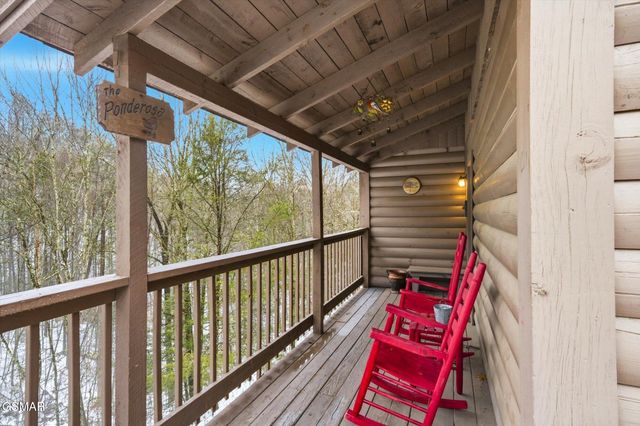 3542 Country Pines Way, Sevierville, TN 37876