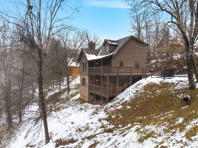 3542 Country Pines Way, Sevierville, TN 37876