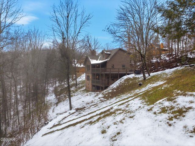 3542 Country Pines Way, Sevierville, TN 37876